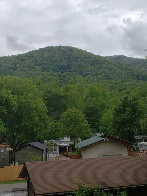 Villa J.Creek Retreat, Creekside Townhouse +1 Car Garage Maggie Valley Exterior foto