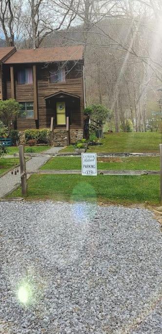 Villa J.Creek Retreat, Creekside Townhouse +1 Car Garage Maggie Valley Exterior foto