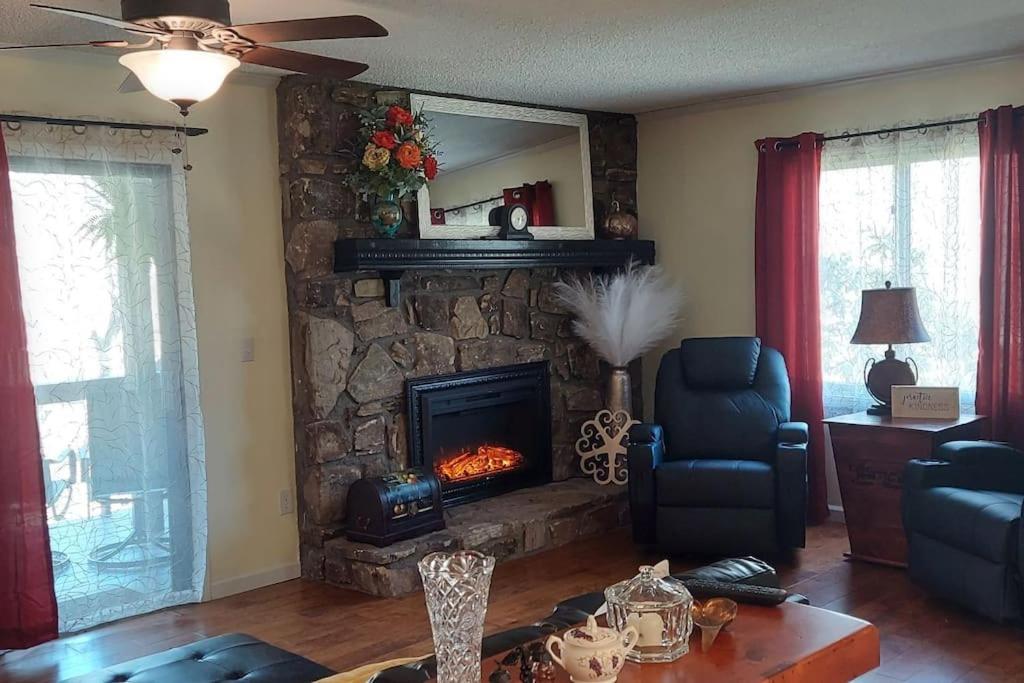 Villa J.Creek Retreat, Creekside Townhouse +1 Car Garage Maggie Valley Exterior foto